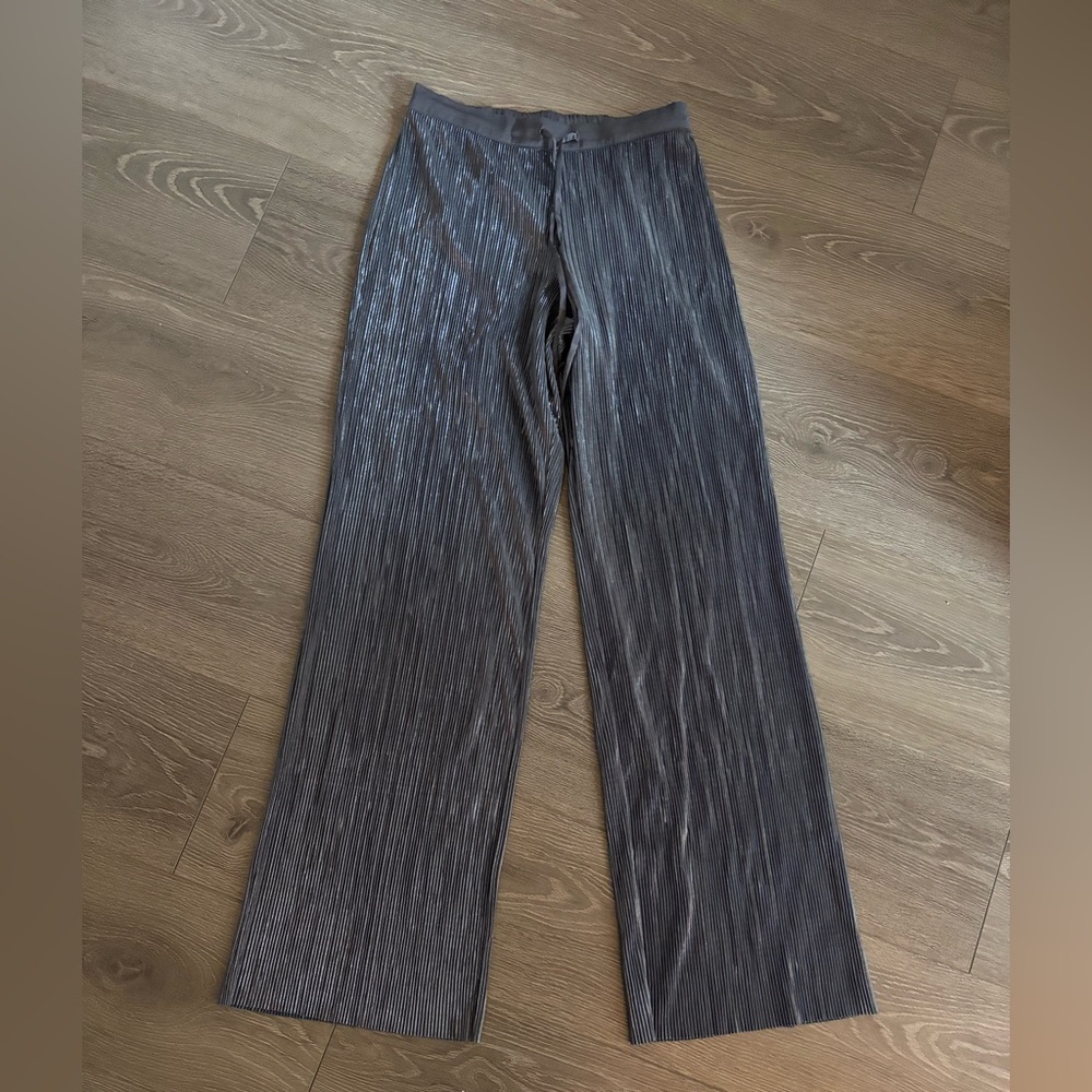 Like New Victoria's Secret Shimmering Gray Pleated Skirt